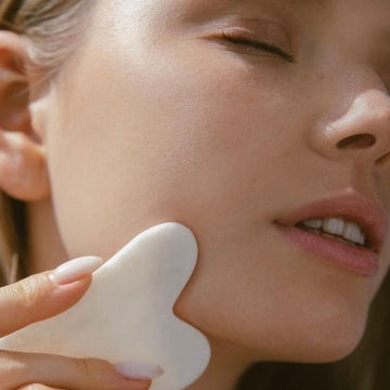 HGAesthetics | Authentieke witte kristallen hartvorm | Gua Sha
